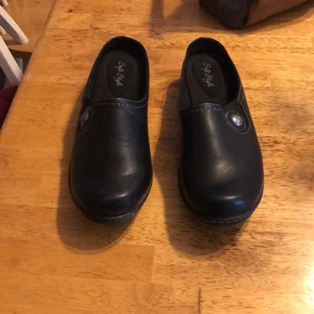 Women black shoes size 10 wide Soft Style Jamila